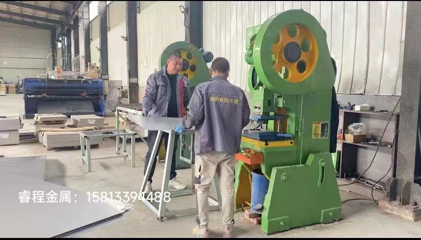 湖南睿程金屬制品有限公司,不銹鋼水箱,不銹鋼煙囪,不銹鋼非標(biāo)產(chǎn)品,環(huán)保設(shè)備